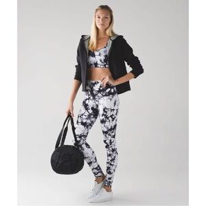 Lululemon Wunder Under Pant (Hi-Rise) (Shibori)
Shibori White Black 4